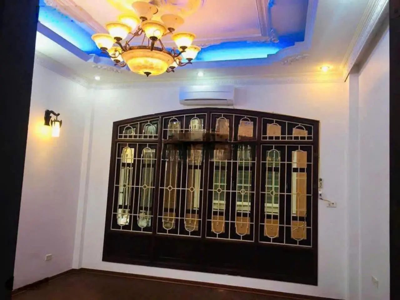 Chính chủ cần bán gấp nhà Phố Đào Tấn, Ba Đình. DT 50M2, Xây dựng 4 tầng.Măth tiền 4m. Liên hệ ngay