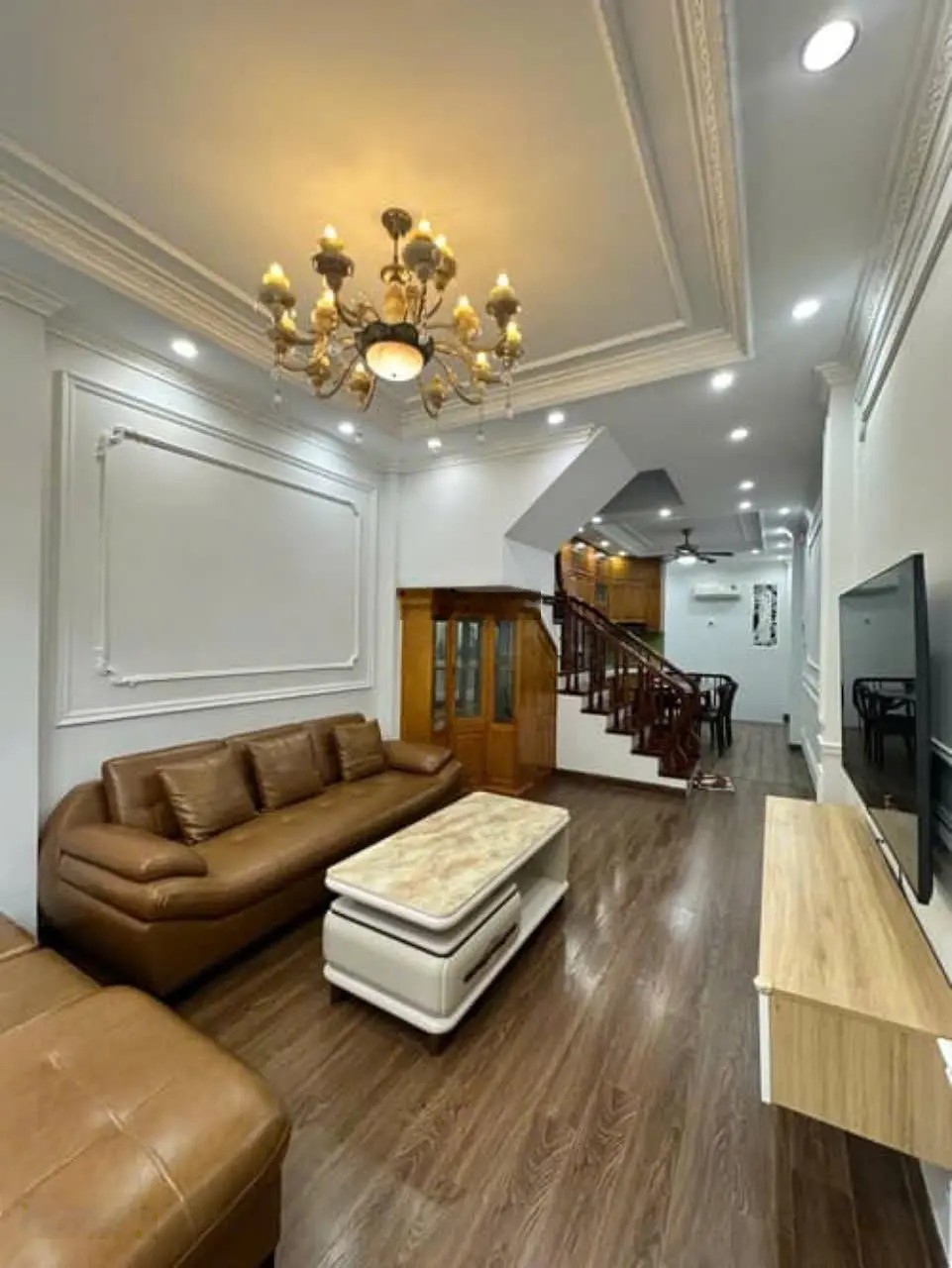 Bán nhà riêng , diện tích 33 m2+5 tầng-Mặt phố- ô tô dừng đỗ ngày đêm