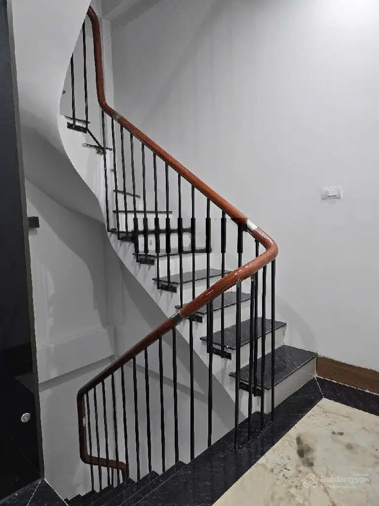 7 tầng thang máy - mới kính koong - full nội thất - kinh doanh - ô tô - ngõ thông - 40 m- 17,5 tỷ