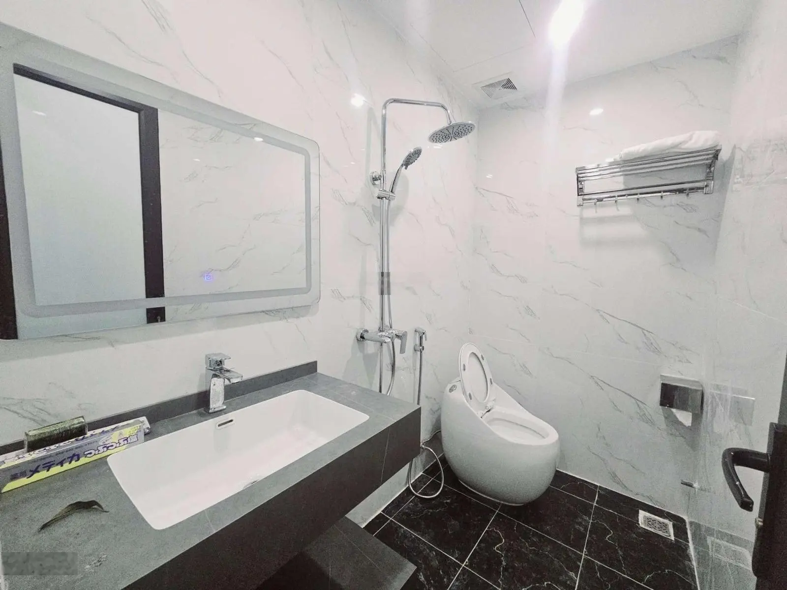 Bán nhà Đường Nguyễn Trãi, Ô tô Thang Máy, Giá Tốt