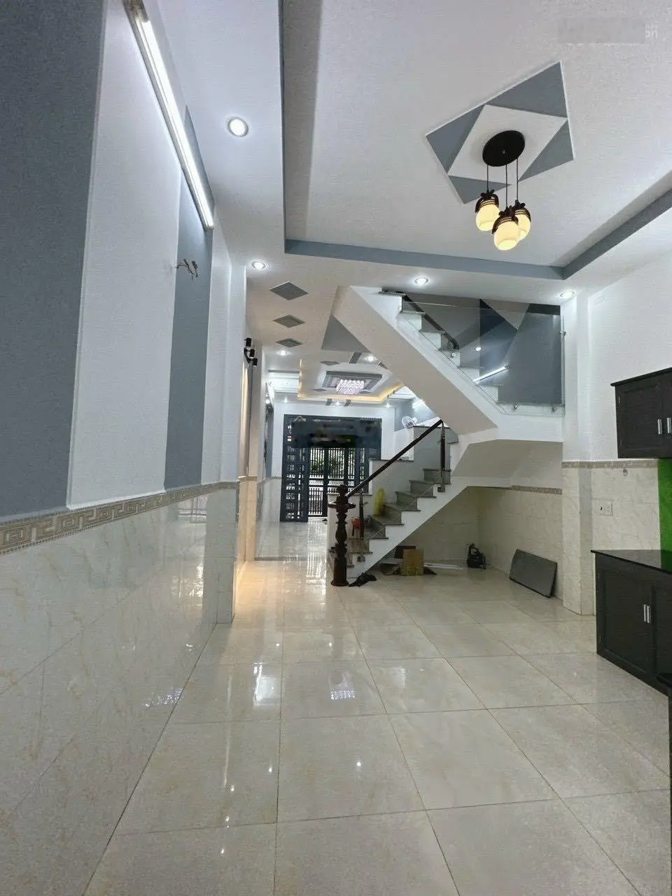 Bán nhà, Đ. Cách Mạng Tháng Tám, Phường 13, Quận 10, 3Tỷ3, DT 70m2, sổ sẵn, LH 0896 465 ***
