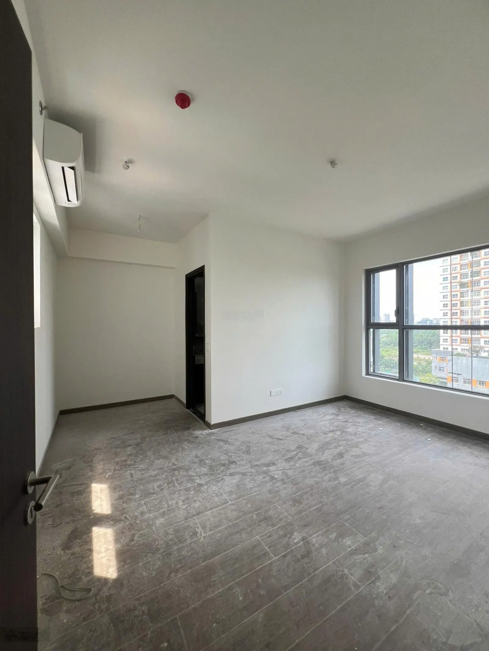 Chủ kẹt cần bán căn 3PN tầng trung view Hồ Bơi Đẹp giá gốc Chủ Đầu Tư
