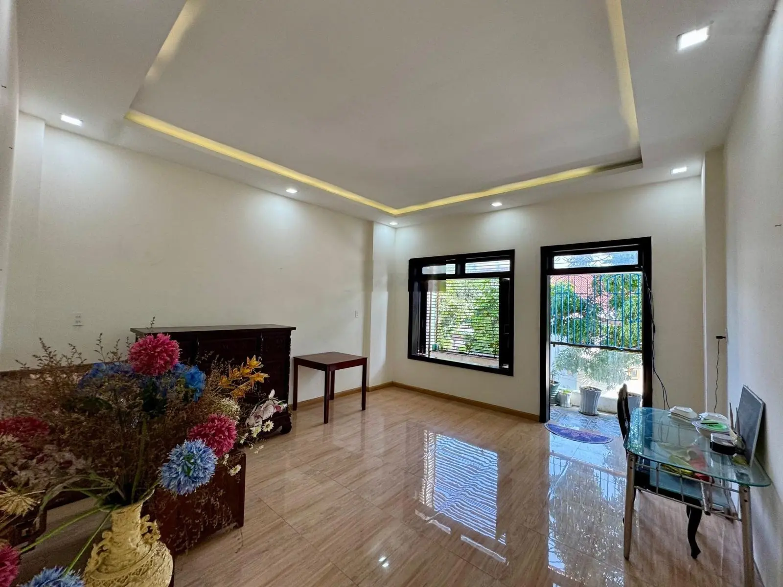 Bán nhà 2 tầng hẻm Dã Tượng 2 mặt tiền - Đối diện công viên - Khu quân đội, rất gần biển