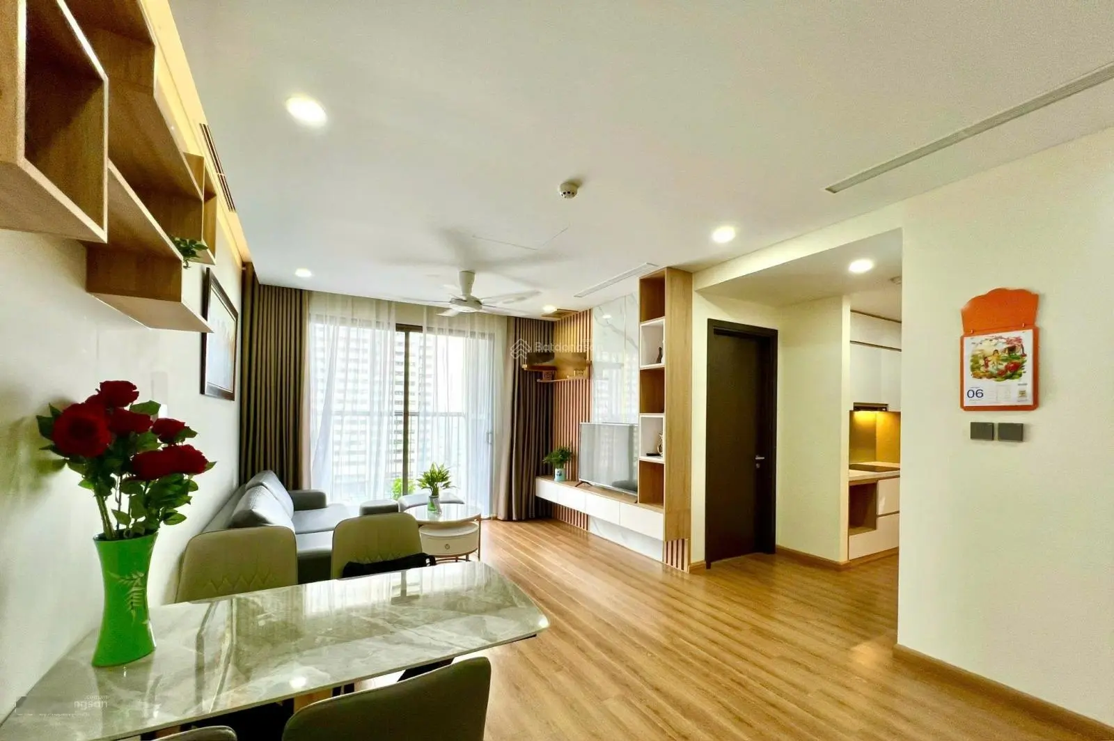 Tôi cần bán gấp căn hộ 3 ngủ chung cư Booyoung, Hà Đông, DT 96 m2, giá 4,9 tỷ sẵn sổ, full nội thất