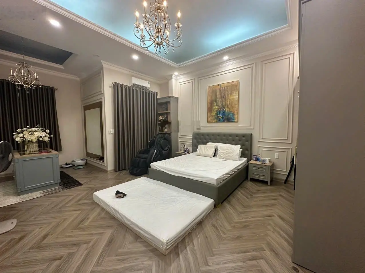 Cần bán biệt thự, Đ. Thành Thái, P14, Q10, DT: (6x16) m, 1 hầm 4 tầng, sân thượng. Giá: 35 tỷ TL