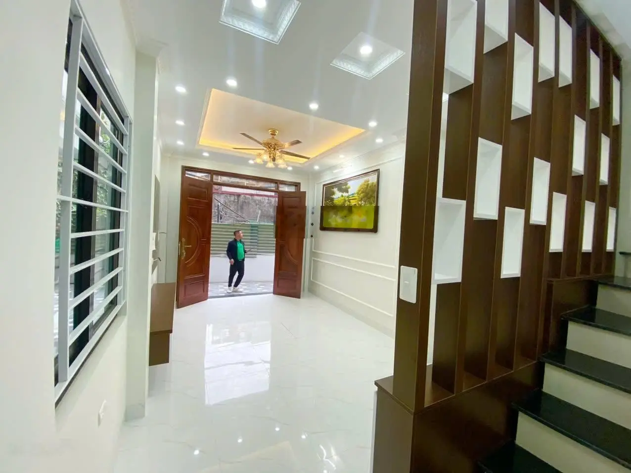 Siêu phẩm, hàng cực hiếm. Lô góc 43m2, nhà 5 tầng, view thoáng sáng, đường rộng. Giá cực tốt