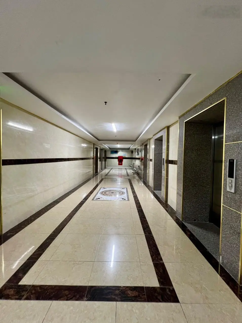 Chính chủ cần bán gấp căn hộ 2 phòng ngủ 71m2 full nội thất siêu đẹp view hồ giá tốt LH 0965 289 ***