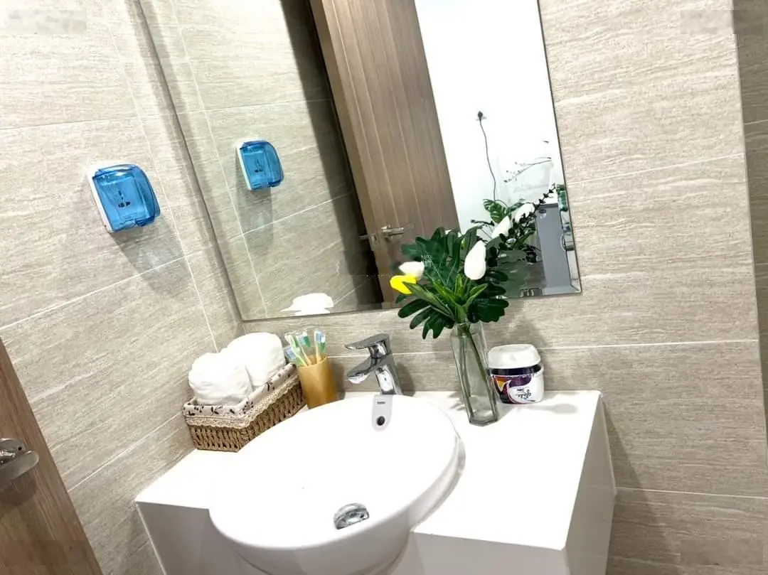 Hàng hiếm căn studio full nội thất giá chỉ 1 tỷ 400tr tại Vinhomes LH: 0987 767 ***