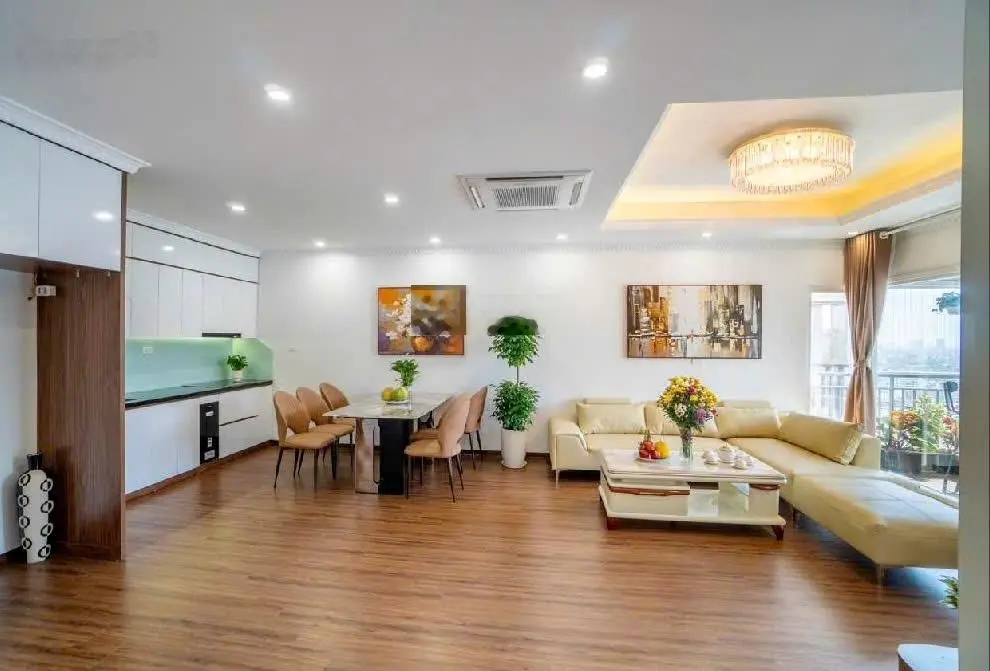 Chung cư CC Nguyễn Chí Thanh, Đống Đa, đẹp như KS, góc, 3 thoáng, 4 ngủ, 149m2, giá: 10,5 tỷ