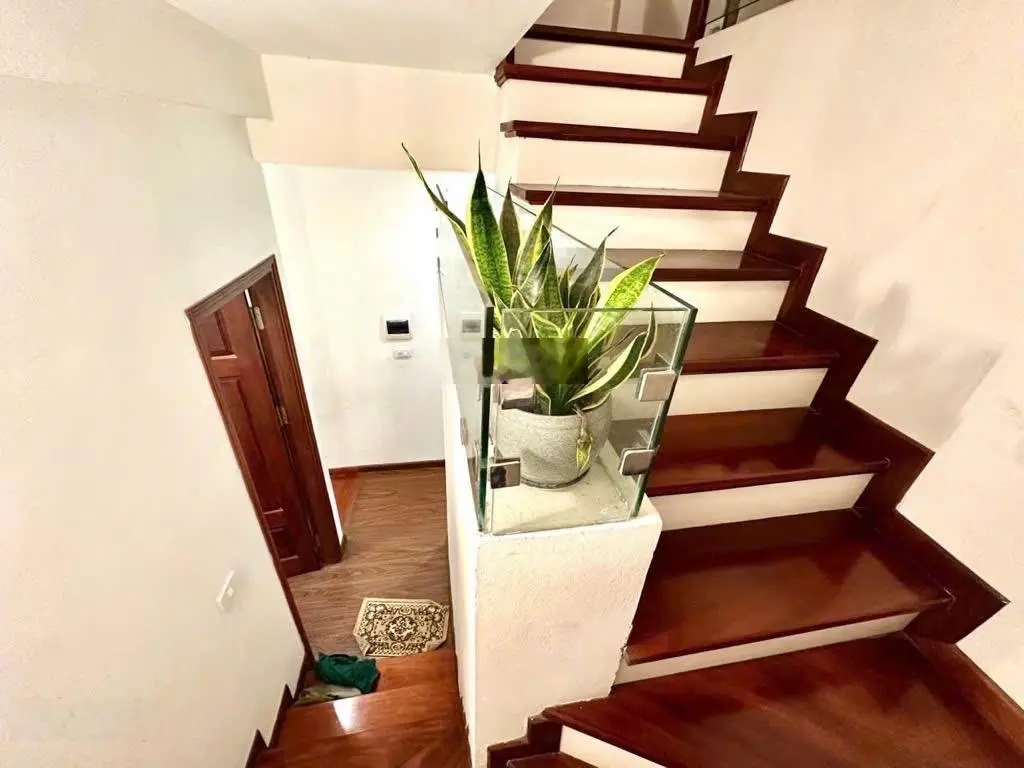 Cực hiếm- ô tô đỗ cổng , ngõ cực nông, ngày sau Big C Long Biên, nhà dân xây đẹp, tặng nội thất