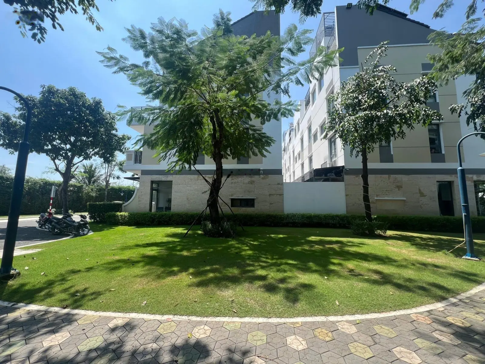 Bán căn góc công viên Verosa Park 0902514989