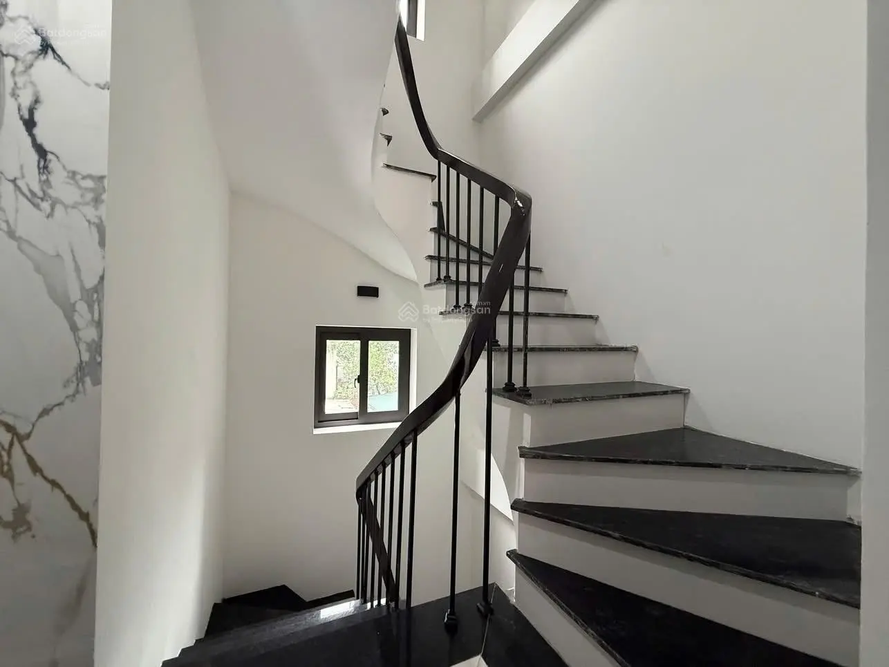 Chỉ 14 Tỷ,Bán Nhà Ngoại Giao Đoàn,Xuân La,Tây Hồ - m52M2 -6 Tầng -Thang Máy- Ô Tô Đỗ Cửa-2 Thoáng.