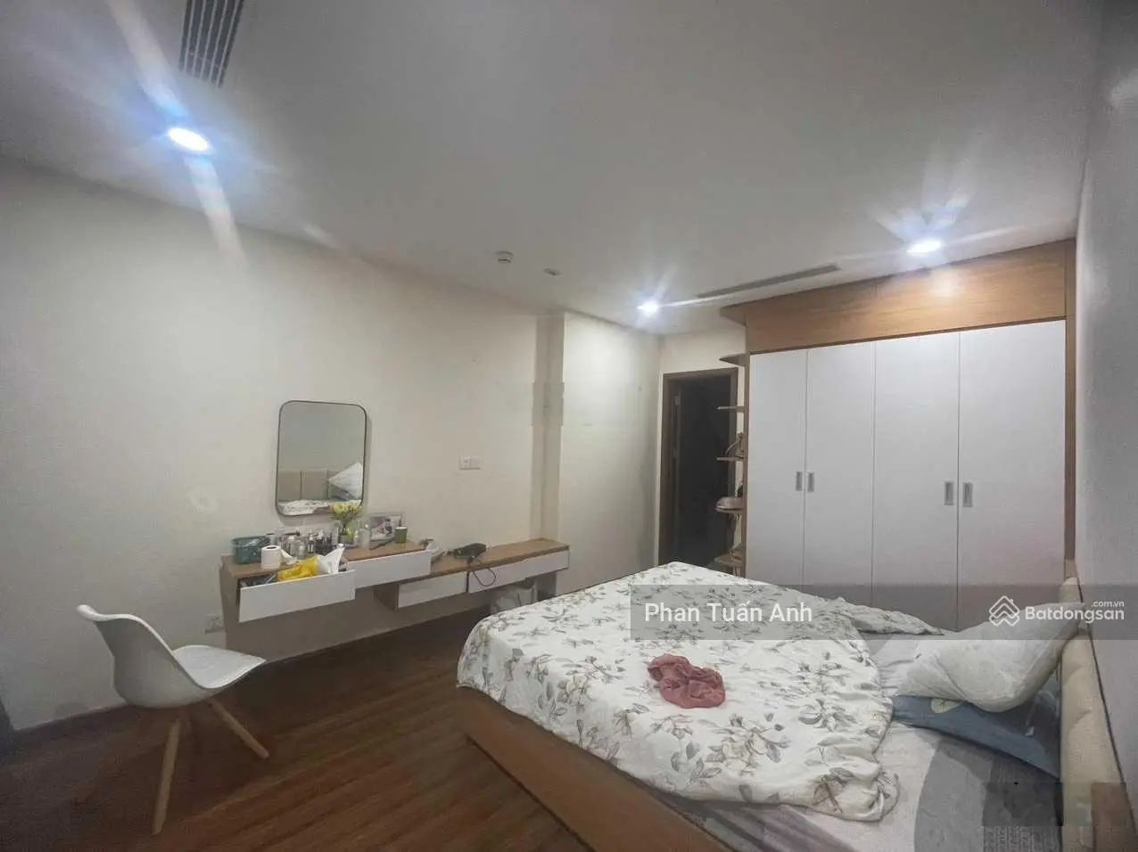 Cần bán gấp căn hộ 3 phòng ngủ chung cư cao cấp Golden Park, DT 95m2 giá 7.5 tỷ