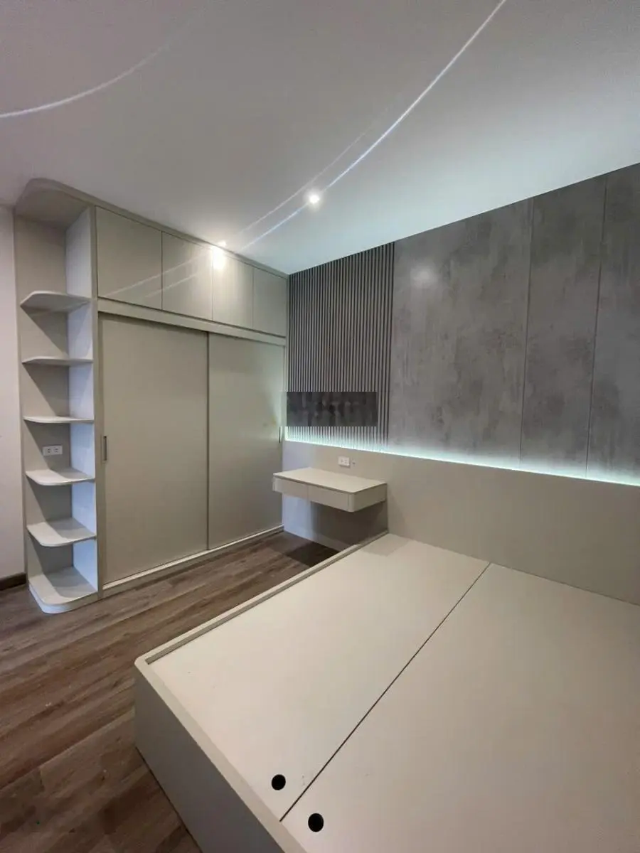 Bán nhà bồ đề , long biên 60m2 , 16,3ty mt4met ,thang máy, gara ôtô, 6 phòng ngủ.fun nội thất