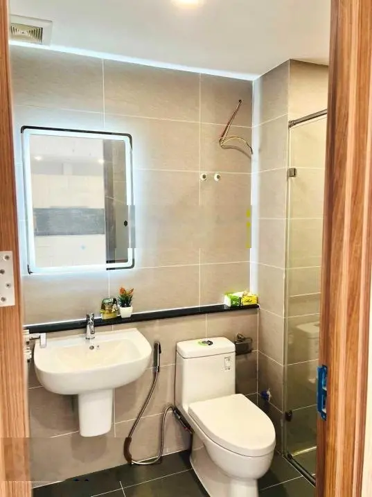 Chủ nhà định cư nước ngoài bán lỗ 400tr căn 2PN 70m2 The Rivana view hồ bơi giá còn 2,4 tỷ