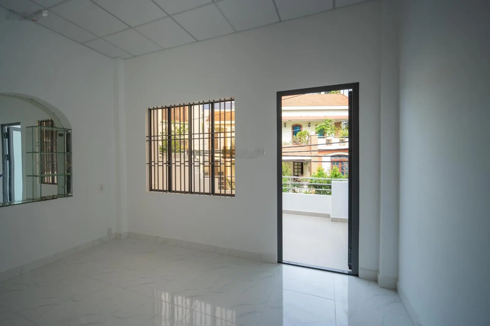 Nhà 1 trệt 1 lầu hẻm ô - tô tránh Trần Quang Diệu, Q.3 ngang 4,3m, xe vào tận nhà