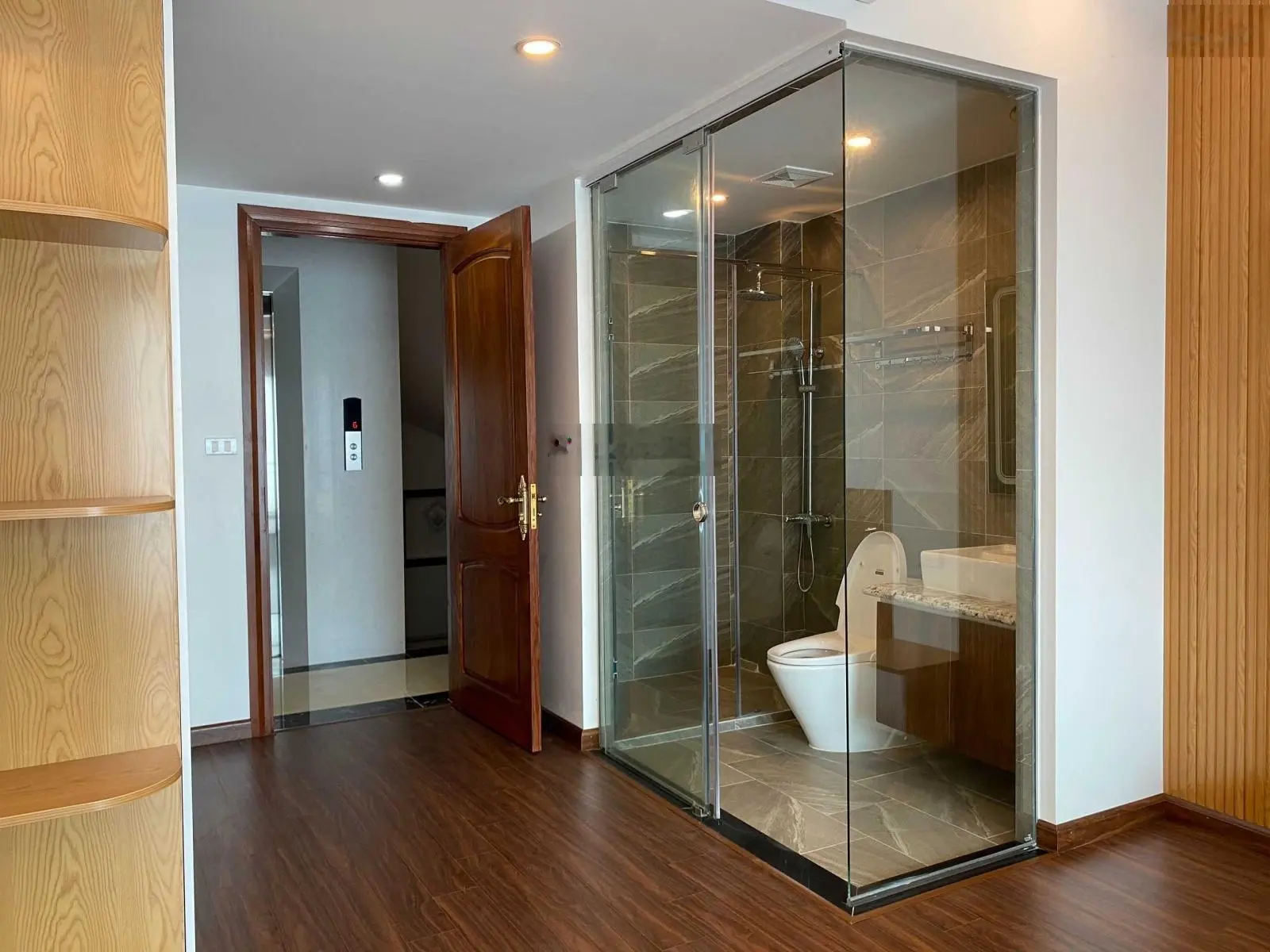 Mặt ngõ ô tô, có ô chờ thang máy, 42m2 x 5 tầng cực đẹp, cách mặt phố 20m, Nhật Tảo, Bắc Từ Liêm