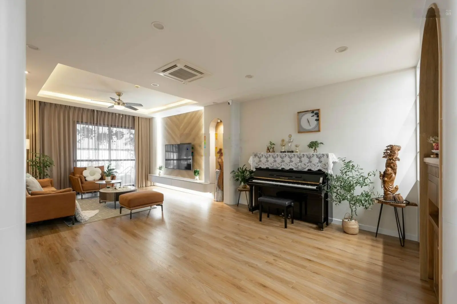Chủ nhà gửi bán căn hoa hậu 3N Golden Palm DT: 124m2. Nội thất mới thiết kế tinh tế. LH 0966 120 ***