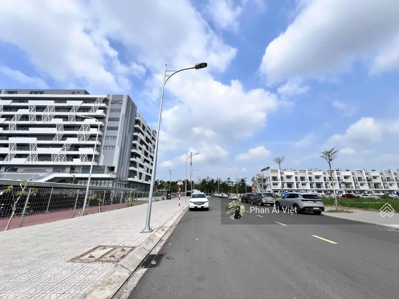 Sang nhượng lô đất, Đ. Phú Hòa, TP. Trà Vinh, gần Chợ Phường 1,100m2 sổ hồng riêng, 100% thổ cư