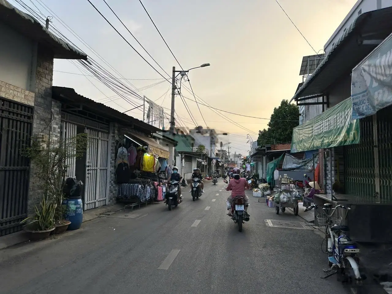 Bán mặt tiền đường Đỗ Thế Diện, phường Long Thạnh Mỹ, Quận 9 DT 20 x 30 = 600m2.
