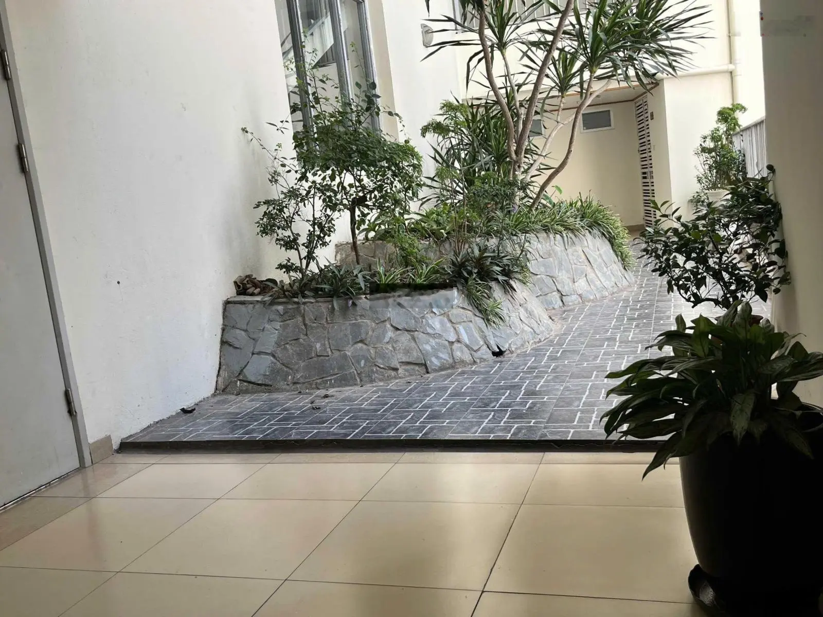 Chính chủ bán nhanh căn hộ 3PN, căn góc, 2 mặt thoáng, chung cư Berriver NO3 giá 6.8 tỷ. 0916 393 ***