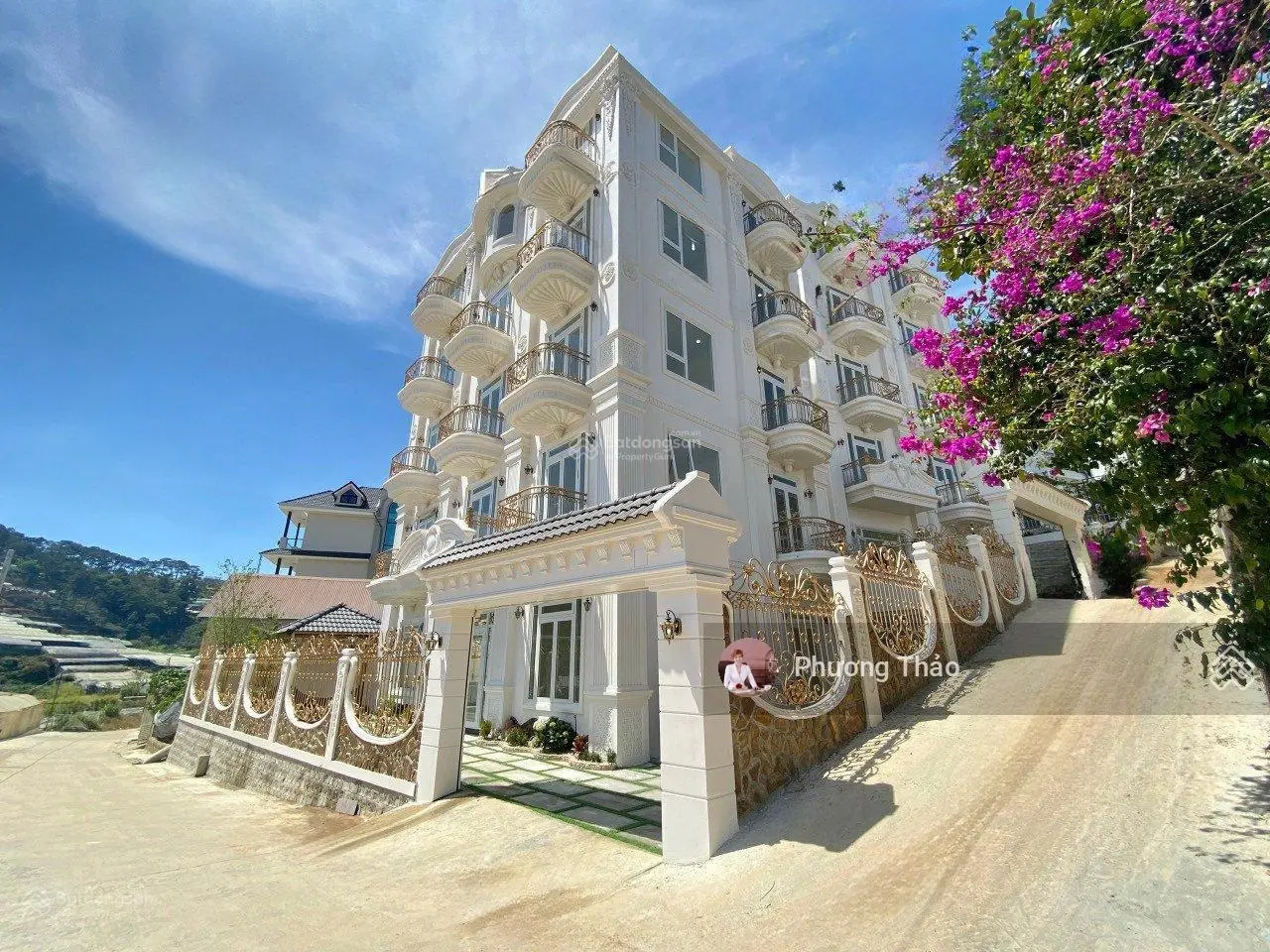 Bán biệt thự 232m2, view cực đẹp, mới, thang máy, pccc, gara, sân vườn, Trịnh Hoài Đức, 0984 262 ***