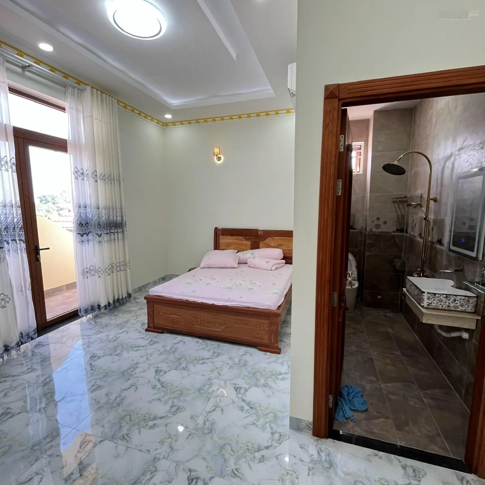 Bán Nhà 3 Lầu Hoàn Công 12pn full Nội Thất Cao Cấp Trung Tâm Tp Thuận An Bình Duong