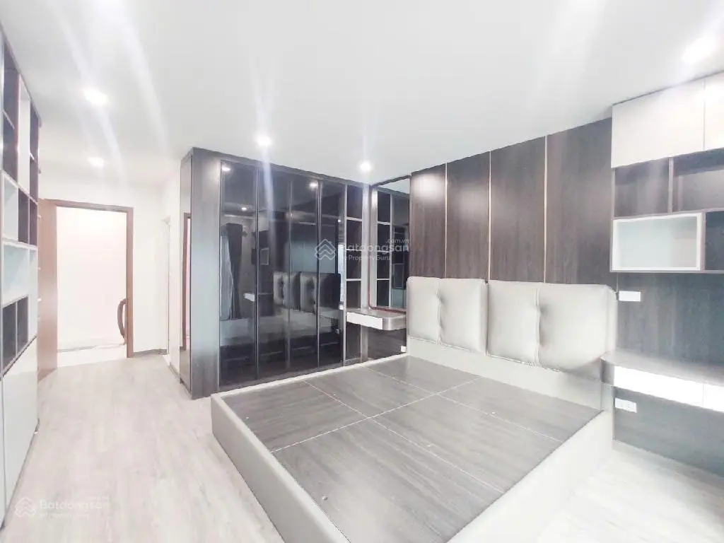 Bán nhà Vạn Phúc - ô tô đỗ cửa - ban công - 35m2 x 5 tầng