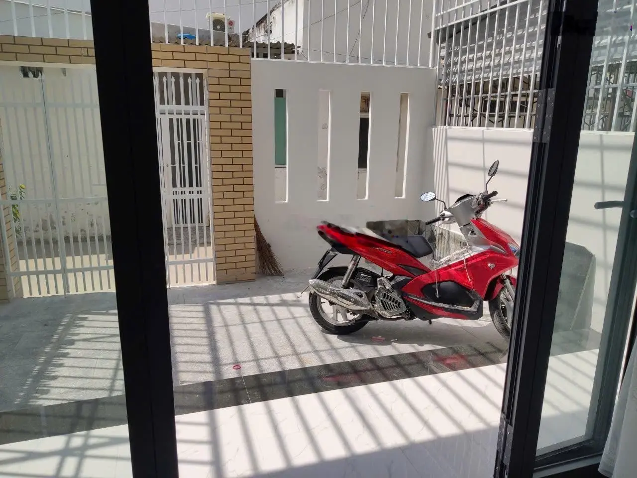 Chính chủ nhờ bán nhà hẻm Dương Hiến Quyền cạnh chợ Ba Làng - Phường Vĩnh Hoà, 90,8m2. Giá 5.7 tỷ
