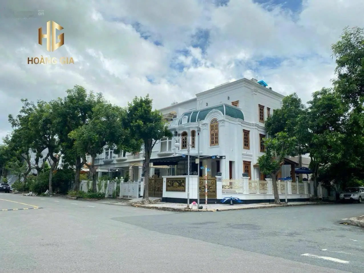 Bán Biệt Thự góc khu Cảnh đồi, Phú Mỹ Hưng - VỊ trí siêu mẫu - 180m2 - giá 72ty