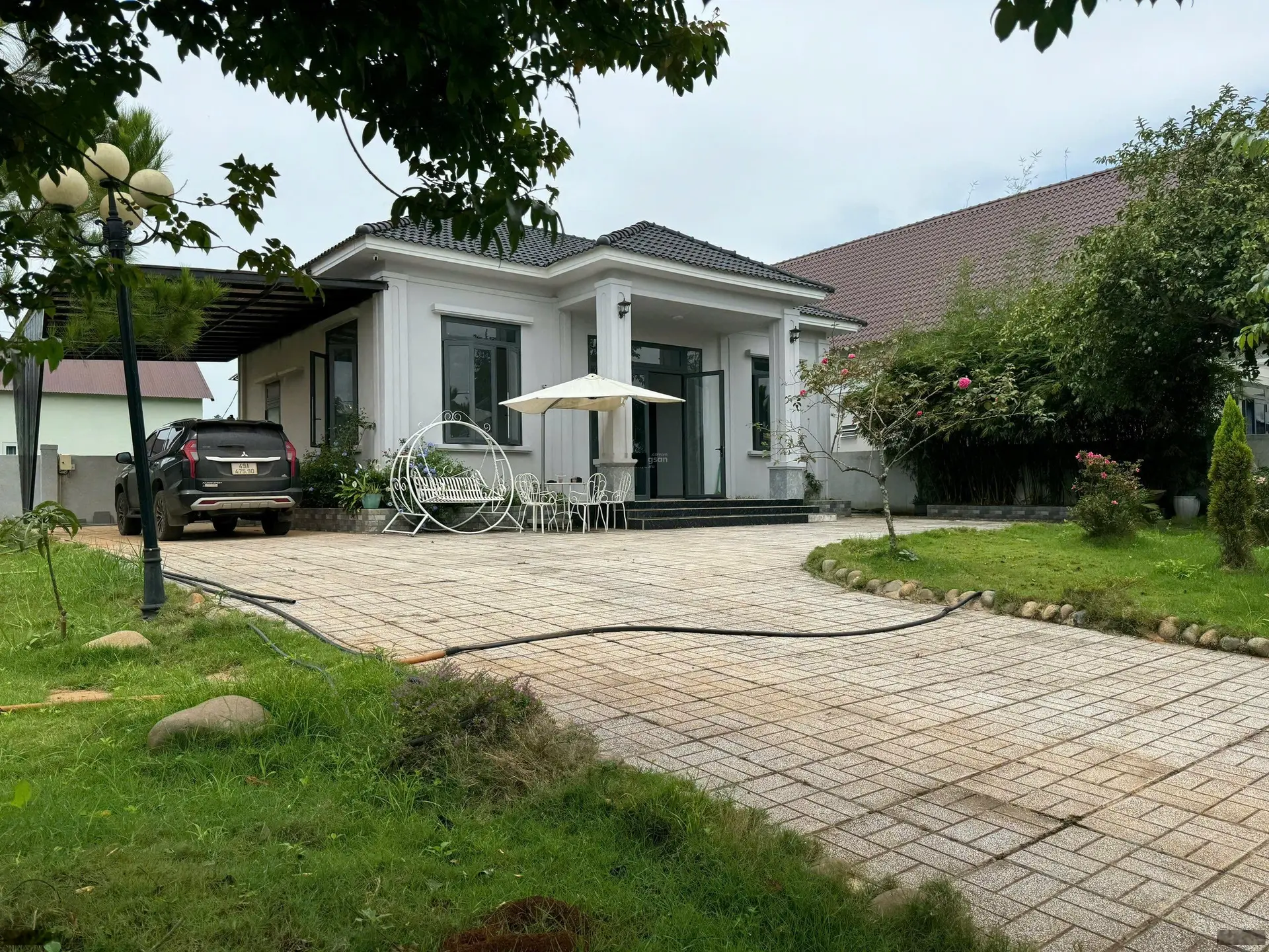 Cần bán nhà ngay trung tâm thị trấn Nam Ban, Lâm Hà. Gần 1000m2, sân vườn rộng rãi, thoáng mát