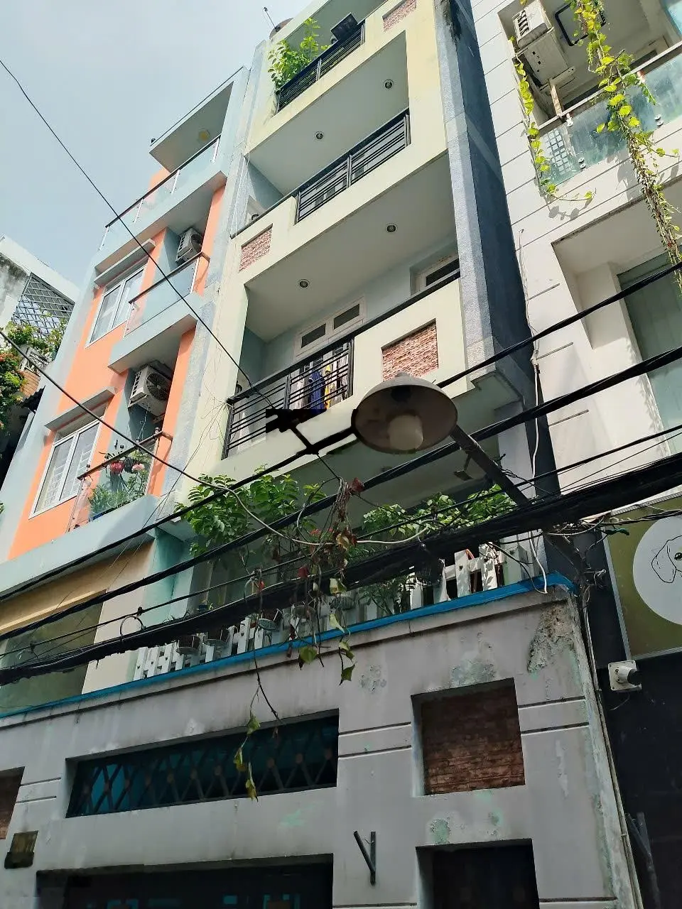 Nhà hẻm 220 Hoàng Hoa Thám (5 tầng; 4,5mx13,5m. Nở hậu 5,6m). Giá 10 tỷ