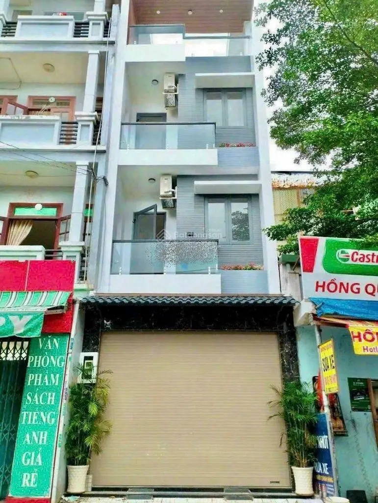 Ngộp, cần bán nhà mặt tiền Lạc Long Quân, 4x13m, 2 lầu, 9 tỷ TL