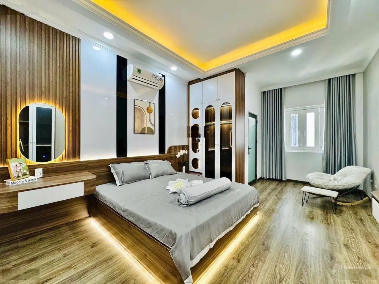 Bán gấp nhà đường số Khánh Hội. Phường 6. Quận 4. Giá 3 tỷ 990. Bớt lộc. Sổ riêng. Gọi 0904 430 ***