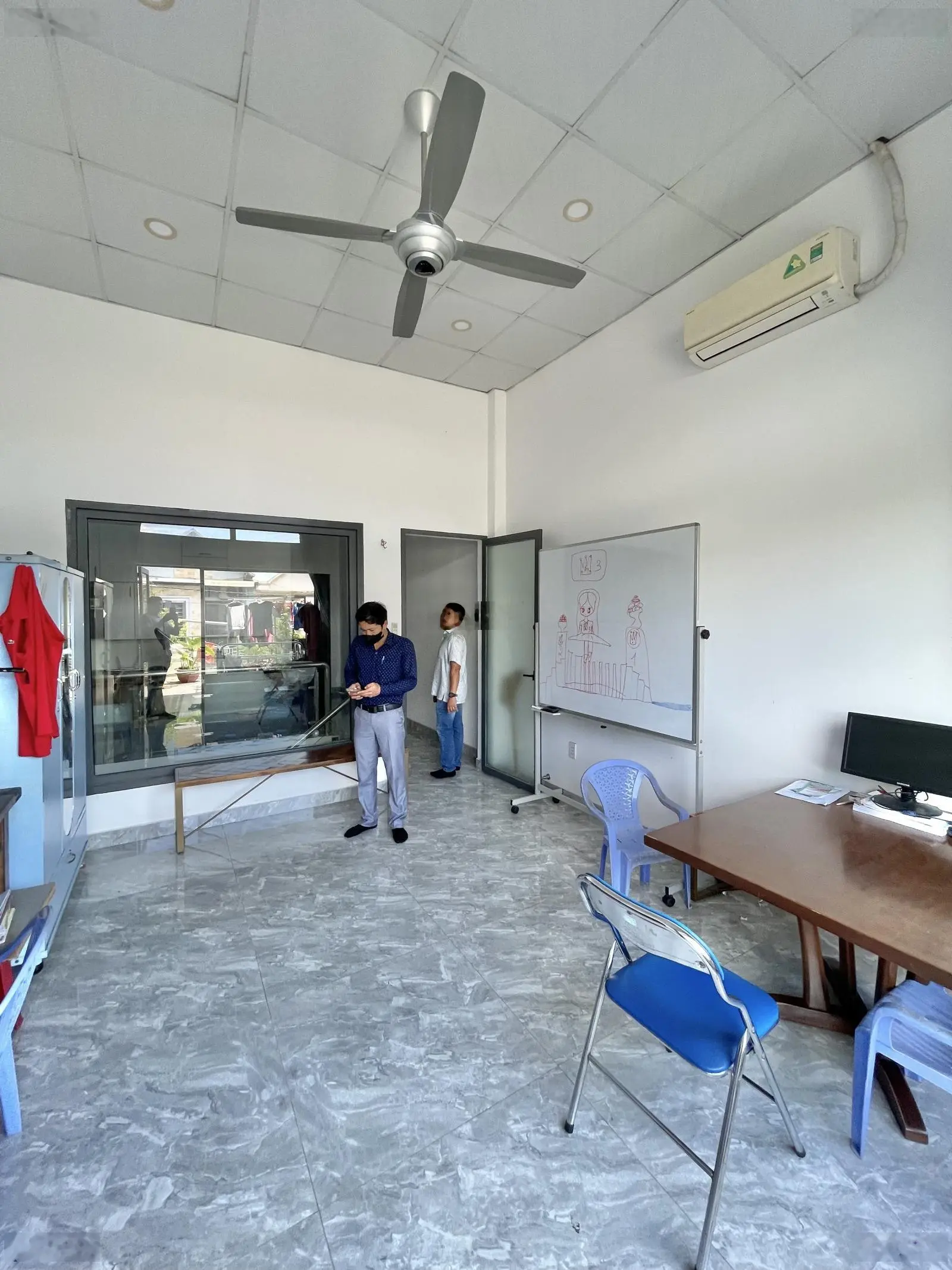 Cần bán nhà lầu trệt hoàn công sát trục chính đường Trần Quang Khải gần chợ Dĩ An