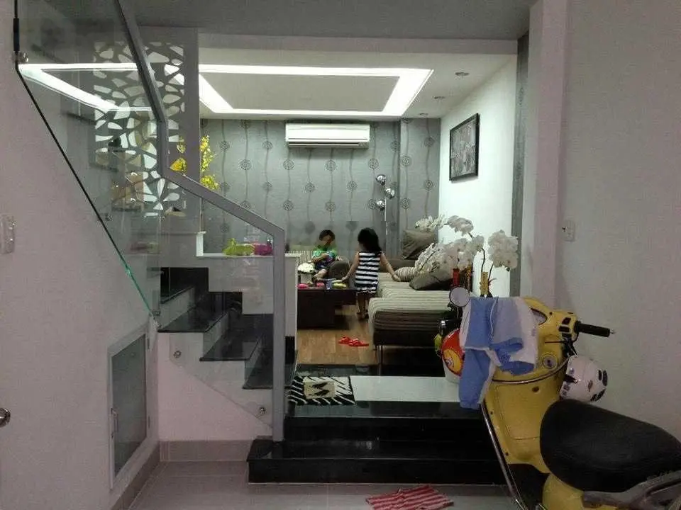 Hẻm xe hơi quay đầu, 5 tầng sát mặt tiền Huỳnh Văn Bánh, DTSD 200m2, 11.8 tỷ