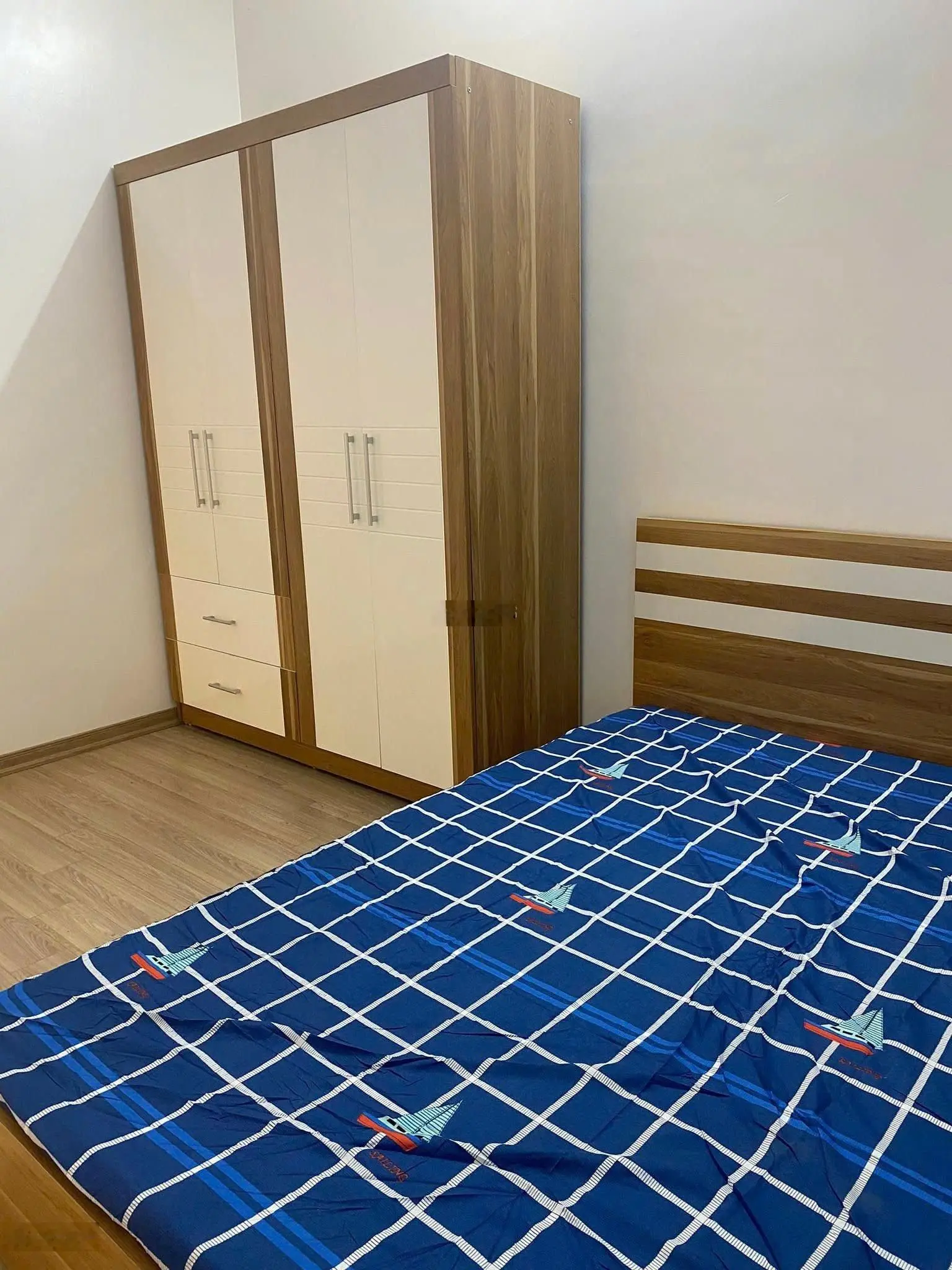 Tôi bán gấp căn hộ 2 phòng ngủ tại CT4 Xa La, view biệt thự, giá 2,4 tỷ