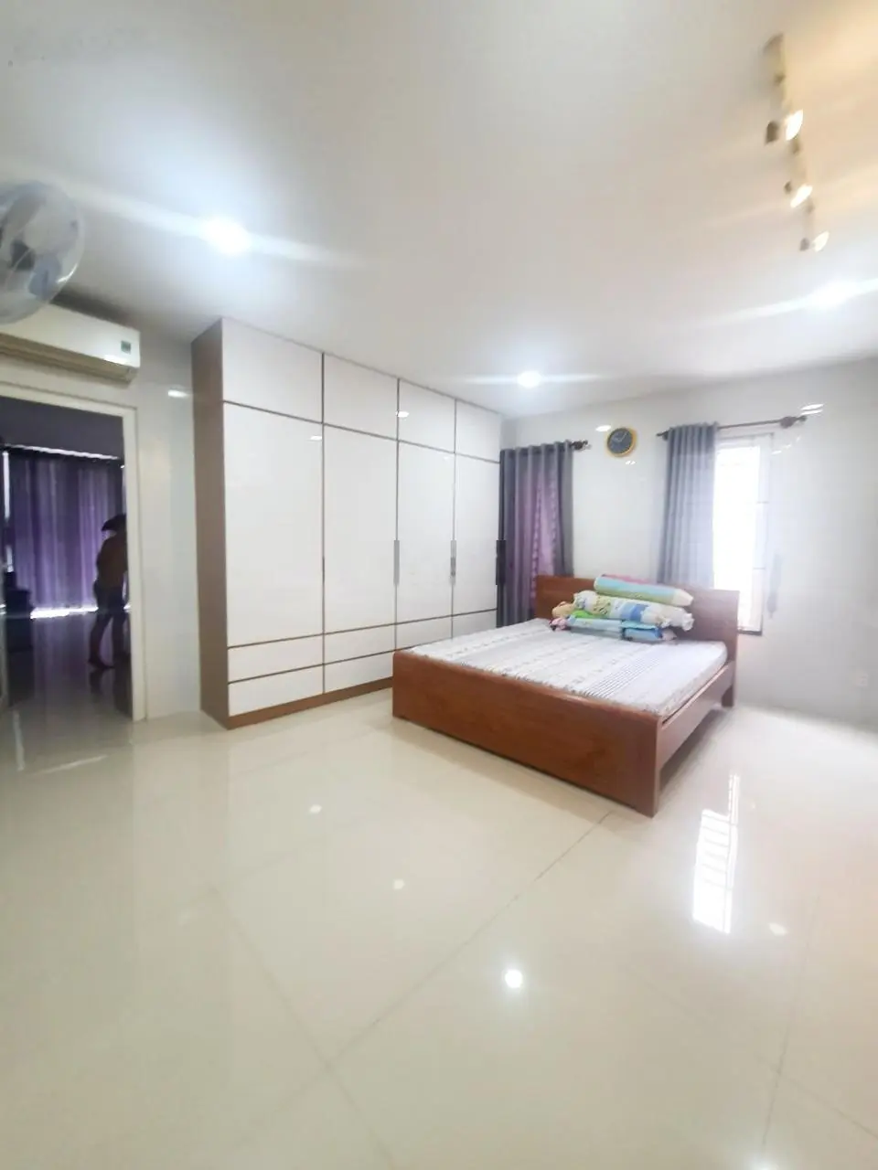 Cần bán gấp nhà mặt tiền đường Calmette phường Nguyễn Thái Bình quận 1 diện tích 4x18m