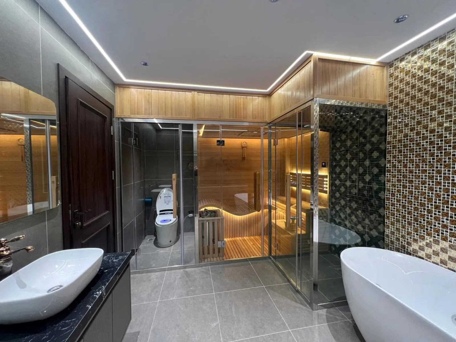 Nguyễn Văn Cừ 100m2, 8 tầng thang máy MT 5m ô tô 7 chỗ vào nhà ngõ thông cách mặt phố 15m