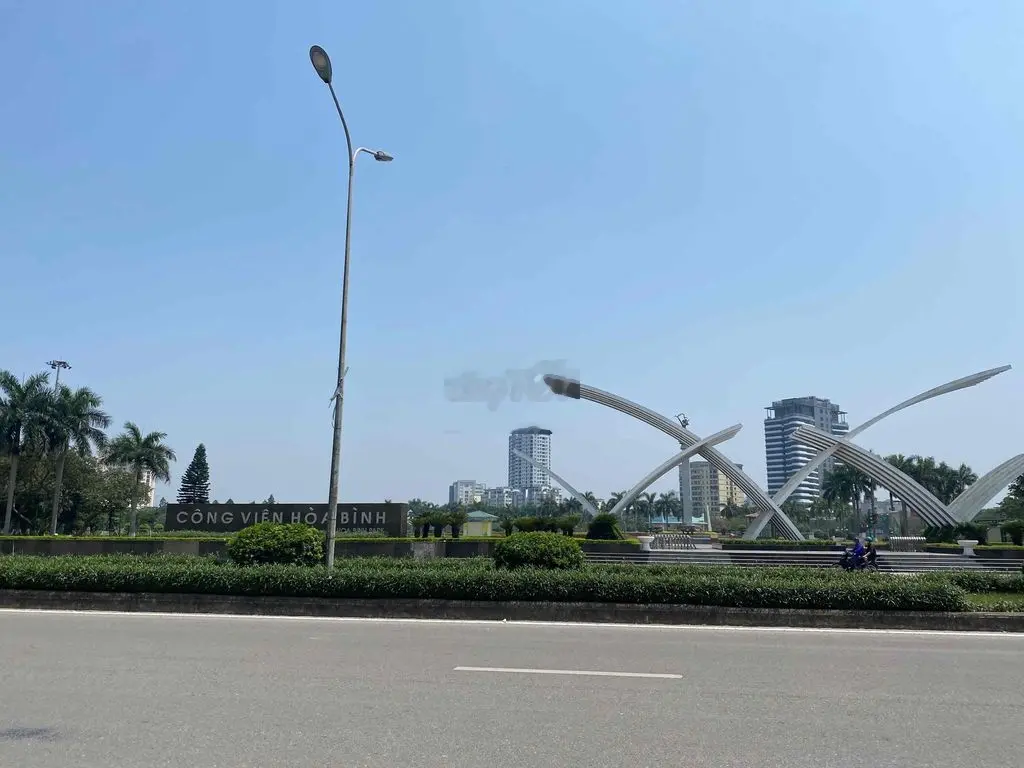Phân lô- oto vỉa hè- kinh doanh- văn phòng - đỗ nhuận - gần công viên