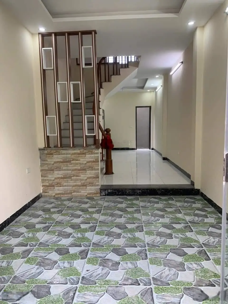 Bán gấp căn nhà xây mới ngay Đồng Mai , Hà Đông. Ô tô đỗ gần cách 1 nhà , 33m2x5t. Giá bán: 3,12 tỷ