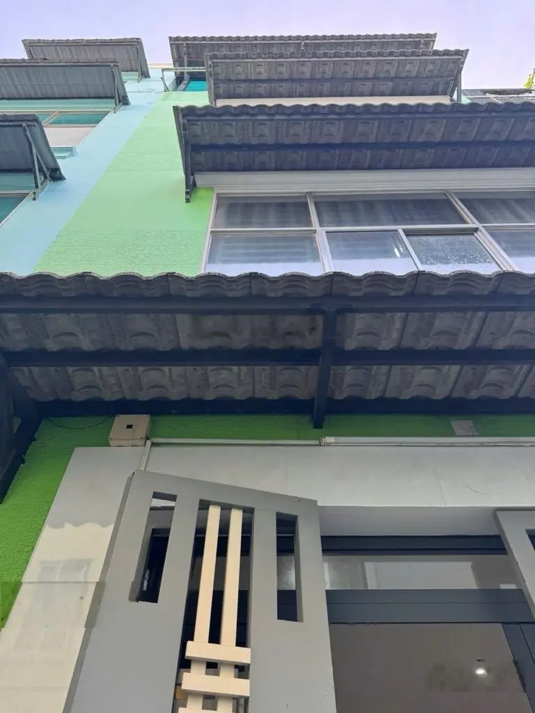 Vài bước ra hẻm xe tải - 4.8 x 10 m - nhỉnh 6 tỷ
