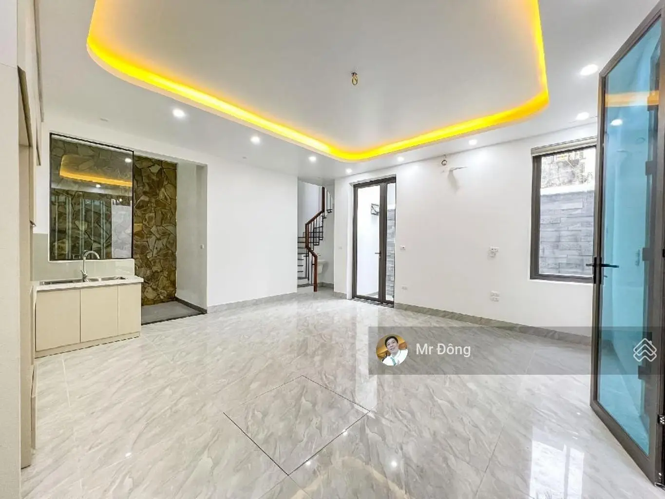 Bán nhà quận Tây Hồ 60m2, 5 Tầng, Mt 7m, giá 11,9 tỷ.