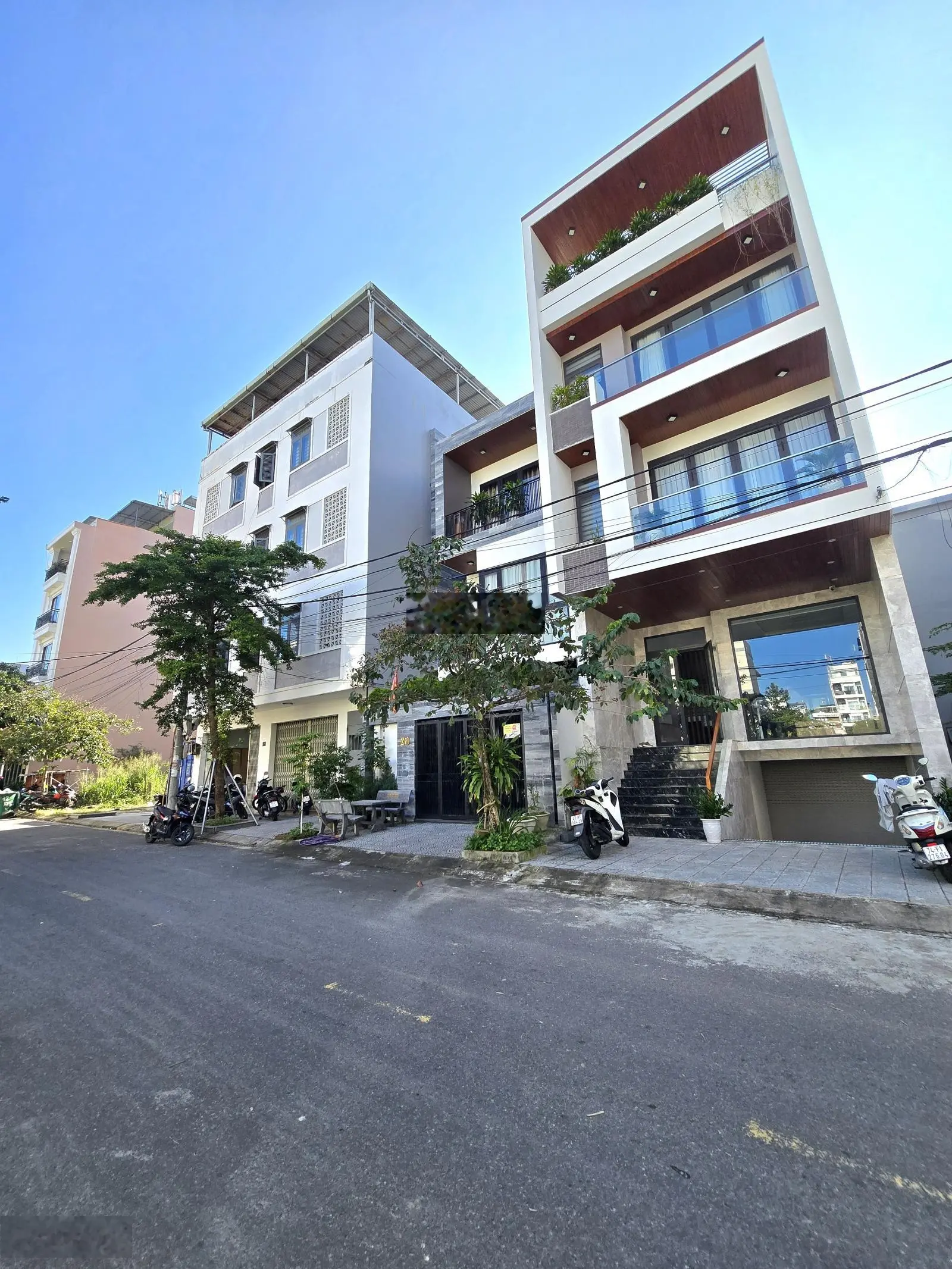 Bán nhà 5 tầng biển Mỹ Khê giá chỉ hơn 12 tỷ, thiết kế rất đẹp dòng tiền thuê đến 40 triệu.