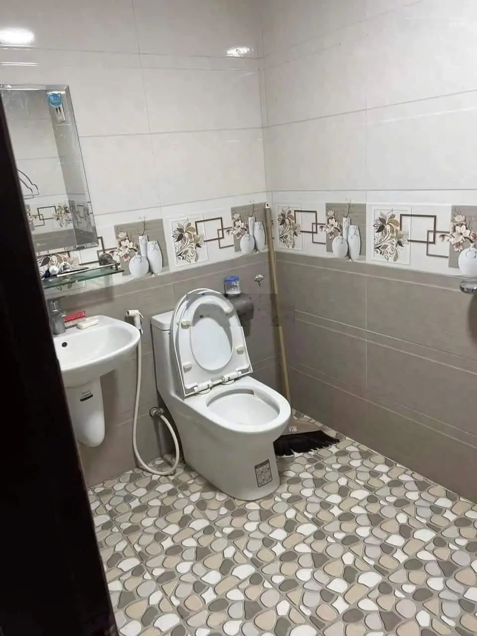 Bán NR 4PN, 5WC, 50m2 tại Bồ Đề, 8 tỷ VND