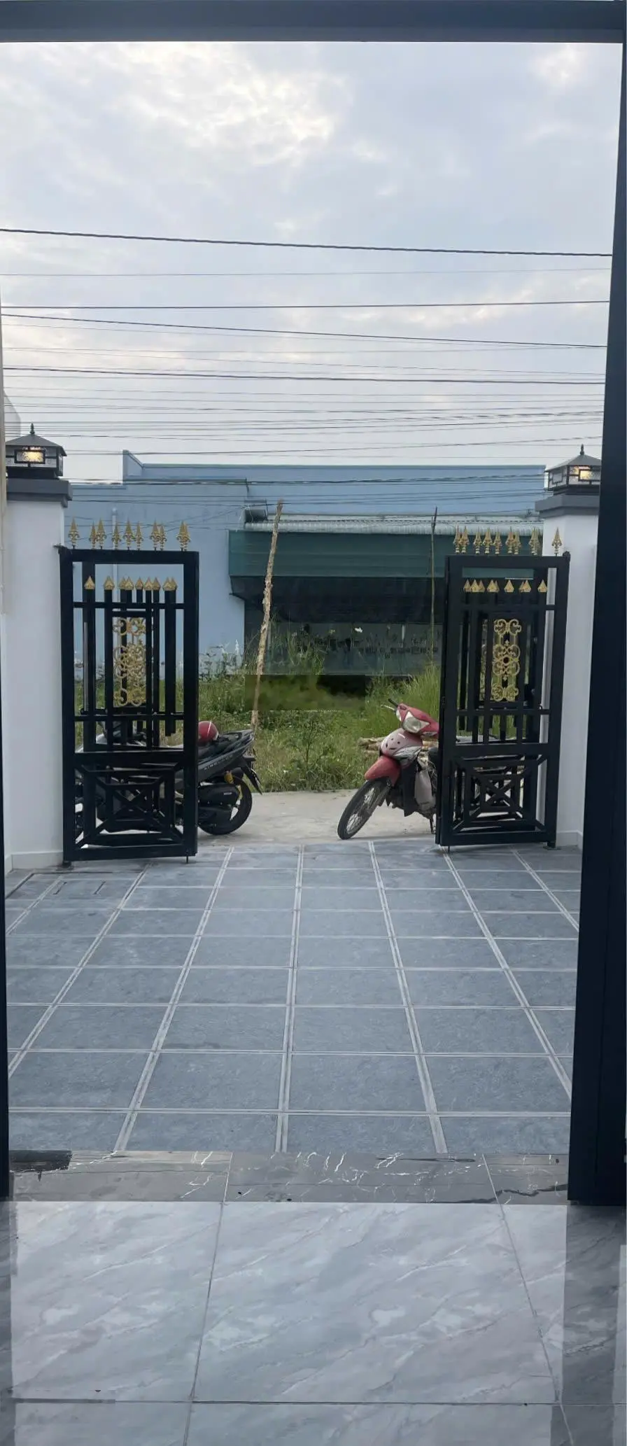 BÁN nhà mới xây vào ở liền cách trung tâm Cần Giuộc 500m