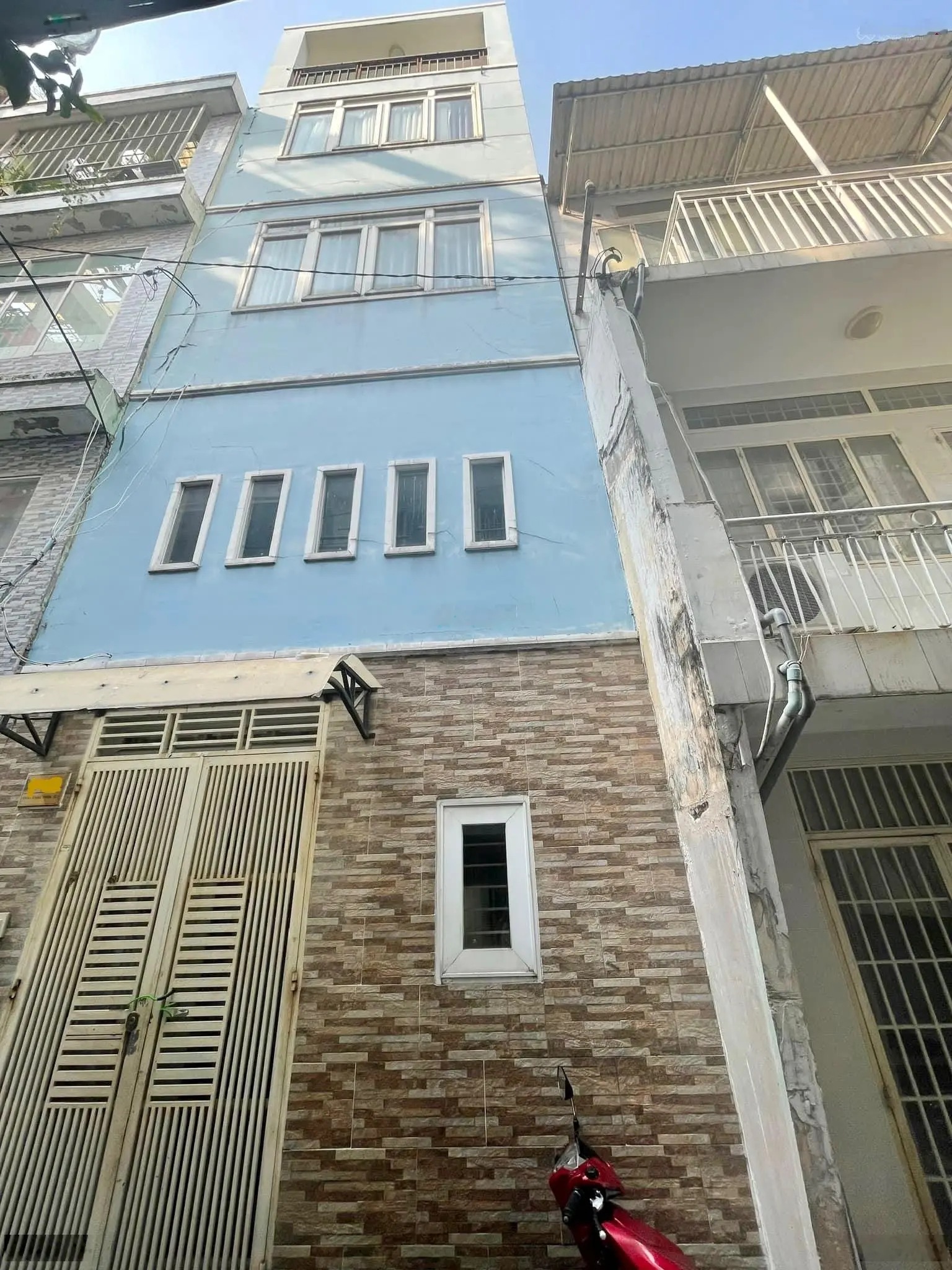 * Xe hơi* Tân Định, Quận 1 - 5 tầng - ngang 4.0m (không lộ giới)