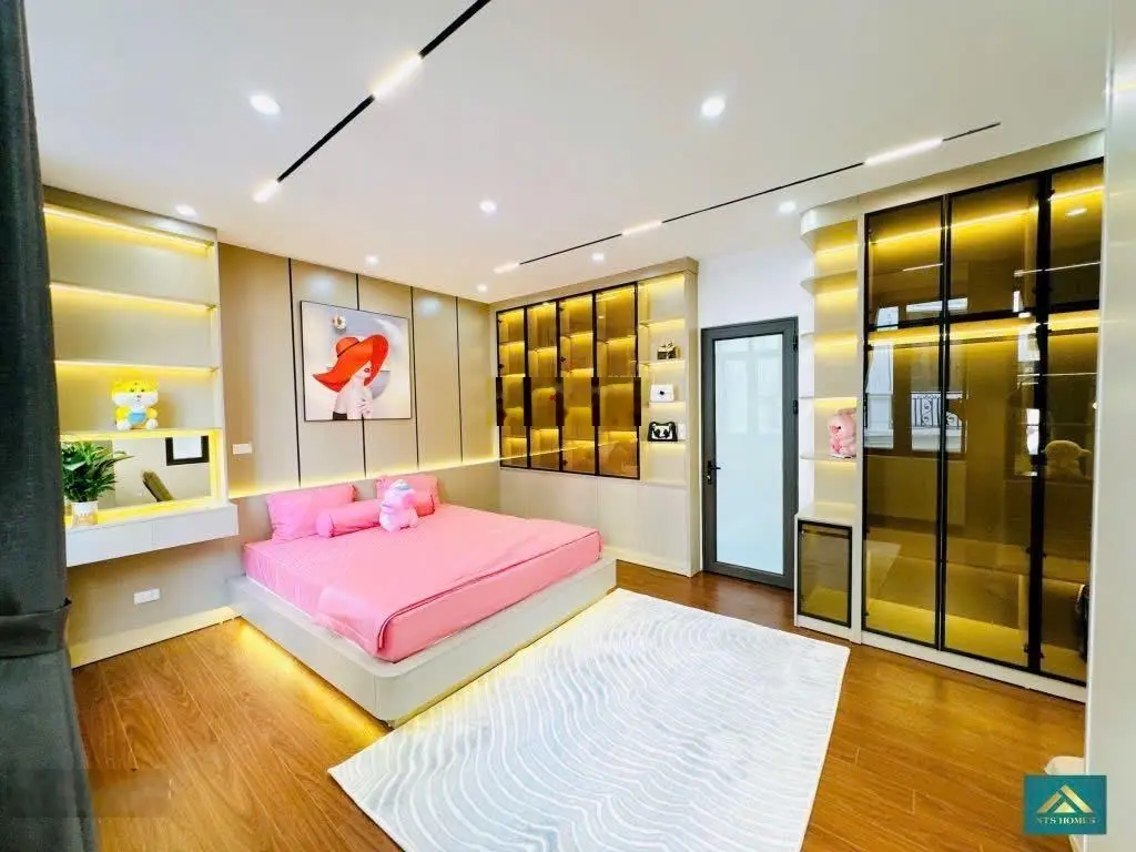VIP Hoàng Cầu -TT Đống Đa - phân lô - gara oto - lô góc 2 thoáng- gần hồ - kinh doanh bất chấp-chốt