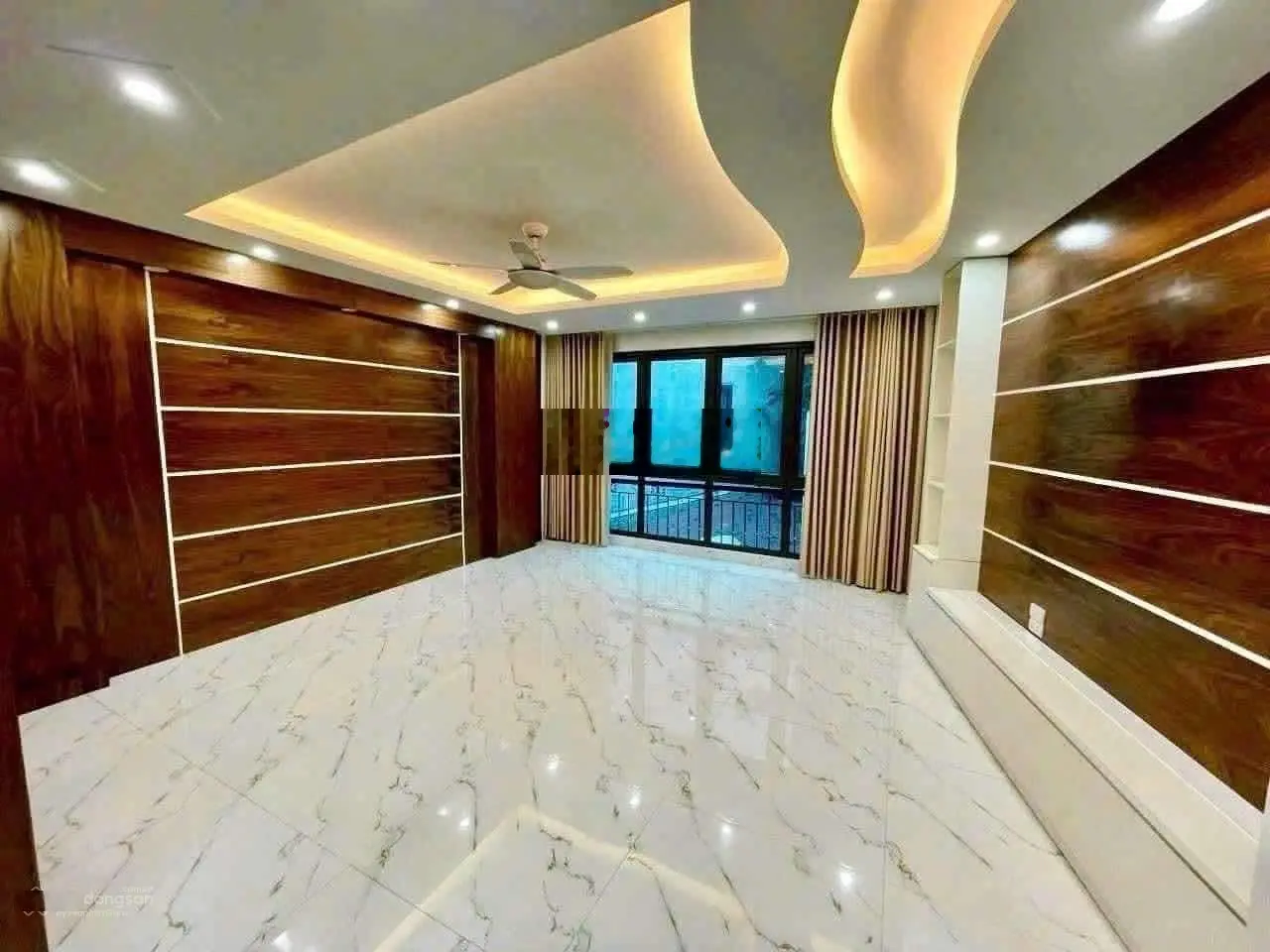 Đây rồi! Bán nhà ngõ 28 Xuân La - 45m2 - 6 tầng - gara ô tô - phân lô - nhà mới - thông. 11 tỷ hơn