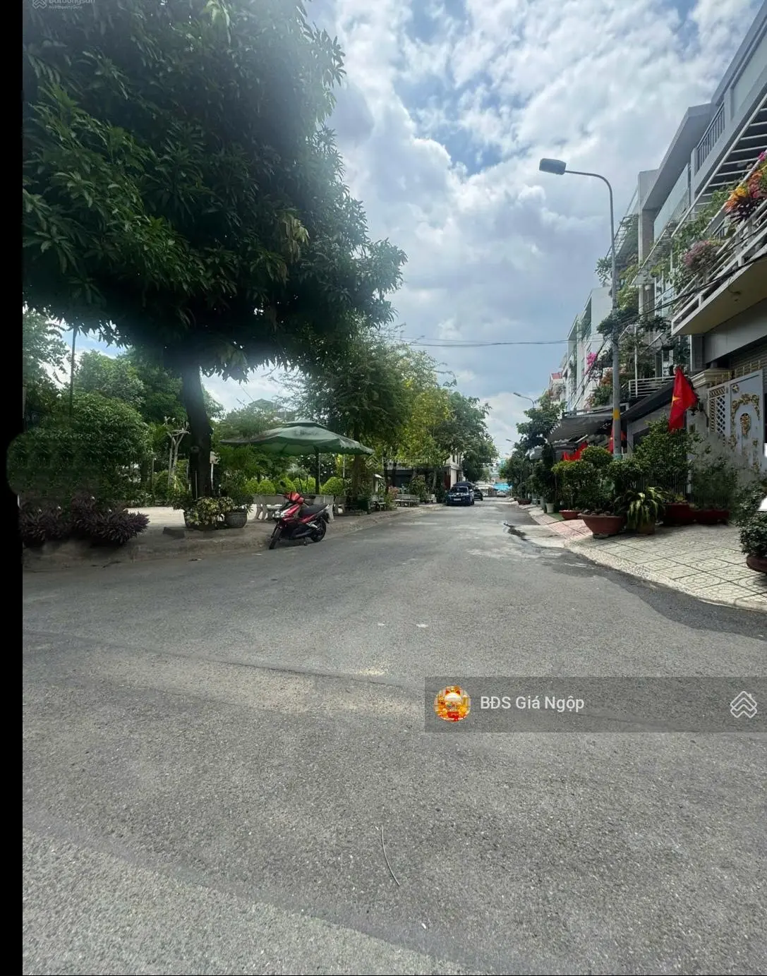 Nhà hiếm, 4 tầng, QL13 Cũ, gần Vạn Phúc city, đẹp lung linh, gần chợ, xe hơi tận cửa.Sổ đẹp